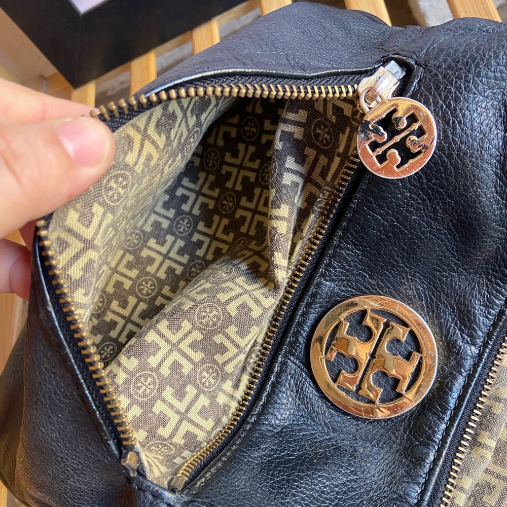 Tory Burch Sling Bag. - Picture 17 of 17